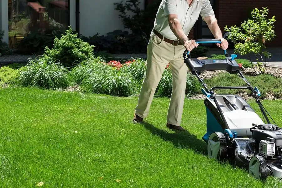 Can you mow wet grass Deltona, FL